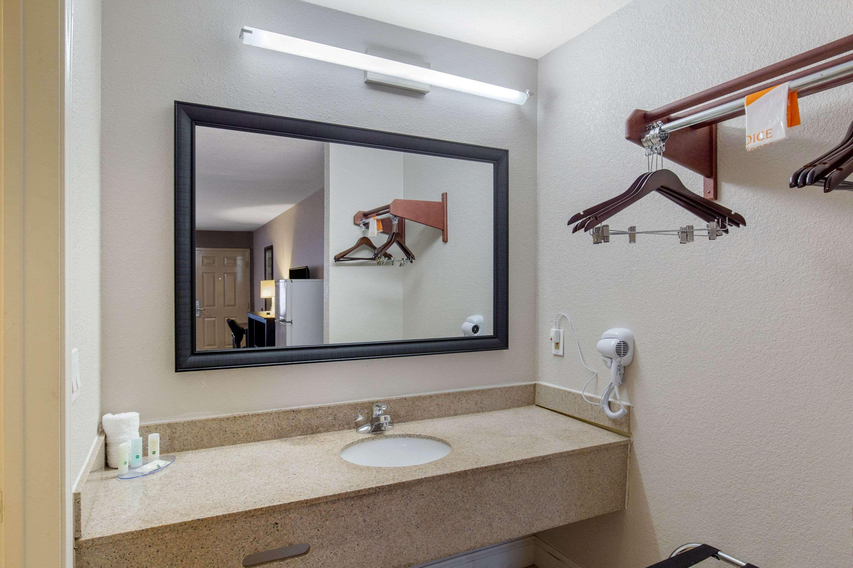 Quality Inn And Suites Port Arthur Nederland Екстериор снимка
