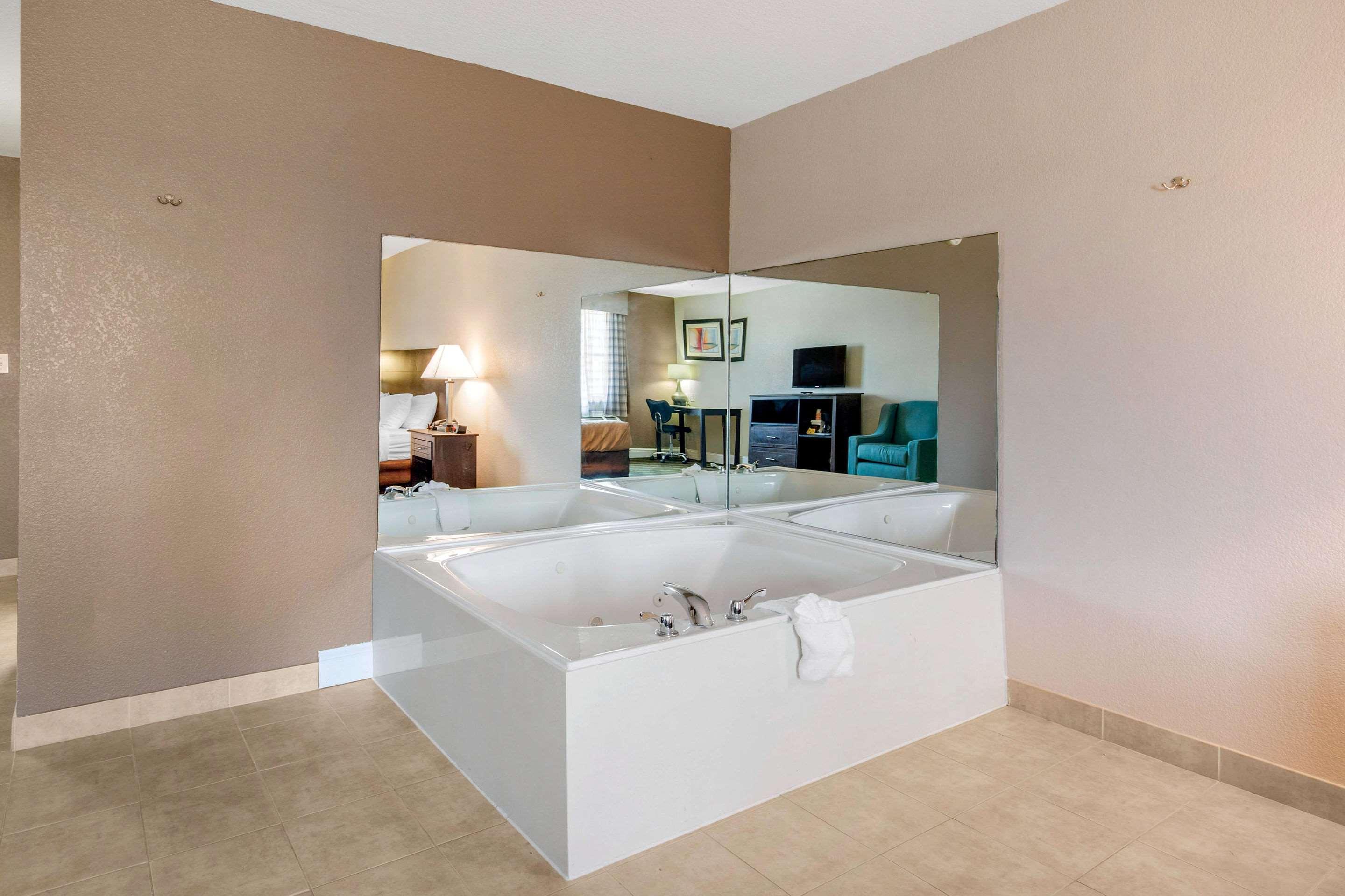 Quality Inn And Suites Port Arthur Nederland Екстериор снимка