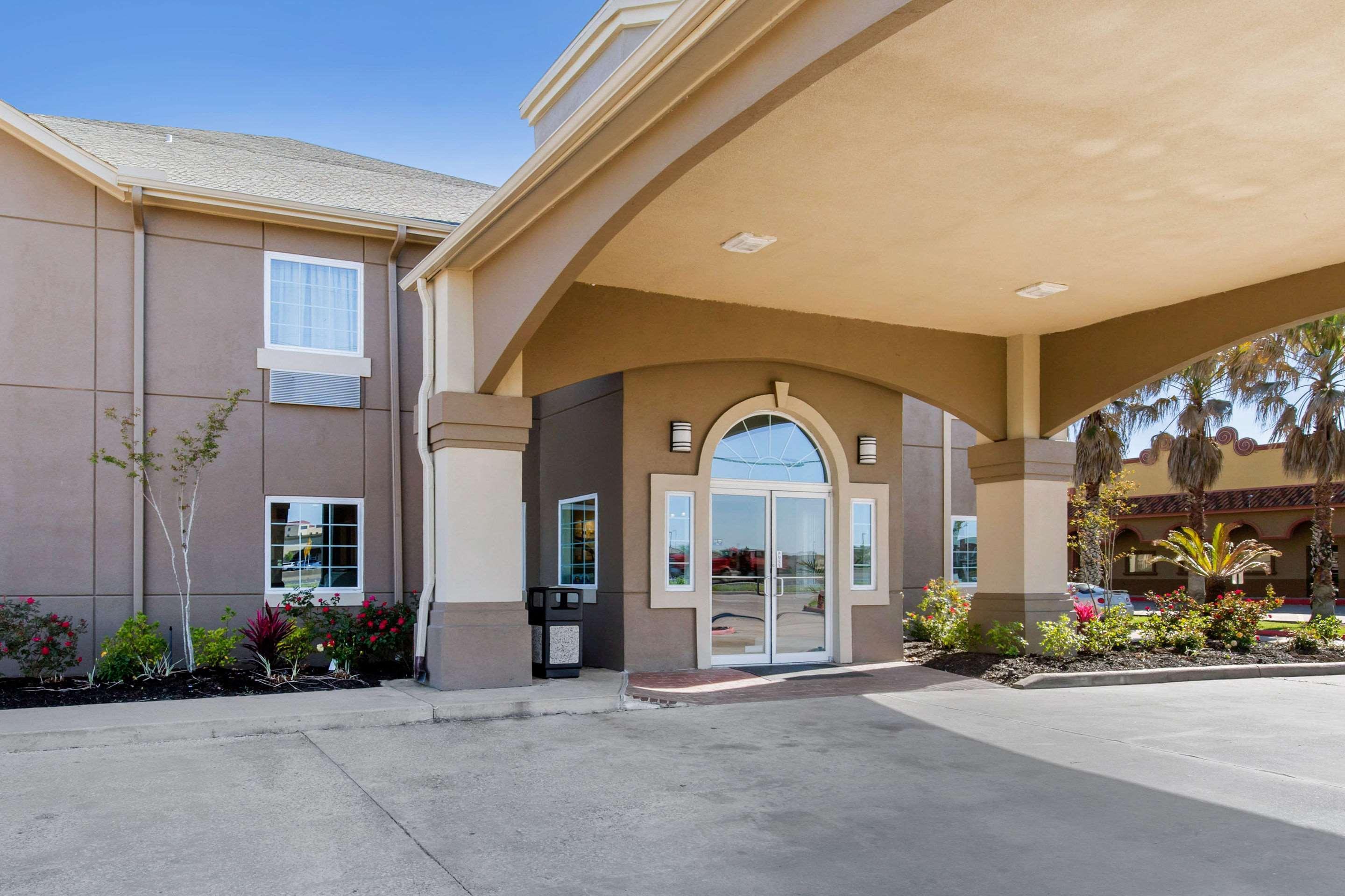 Quality Inn And Suites Port Arthur Nederland Екстериор снимка
